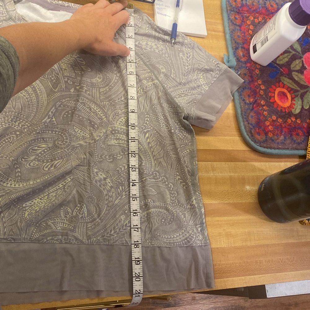 Lululemon Women's Mesh Trim Paisley Crop Top - Picture 4 of 5